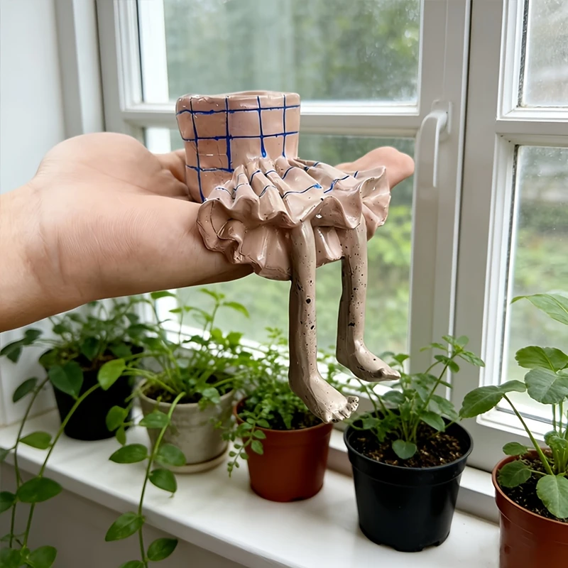 Whimsical Resin Leggy Planter  - The Plant Parent avaliação e preço